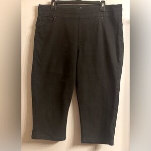 D.jeans Women's size 16W Denim Capri Recycled. Elastic pull up band, stretchy.